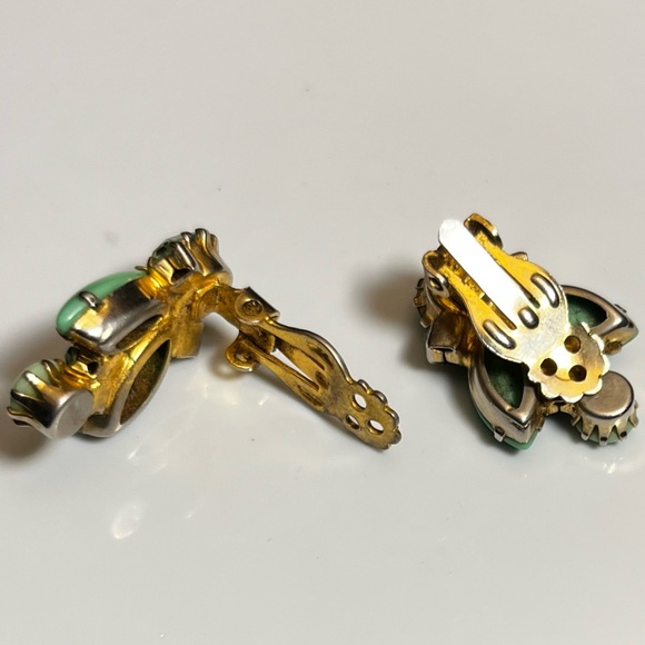 Vintage Green Uranium Glass Clip On Earrings - Picture 4 of 6